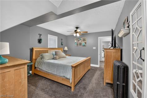 132 28th Street NW Barberton OH 44203