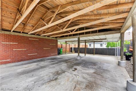 132 28th Street NW Barberton OH 44203