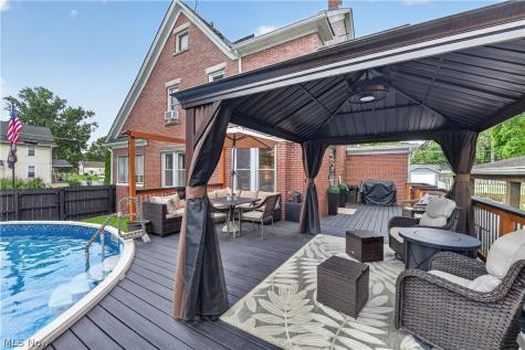 132 28th Street NW Barberton OH 44203