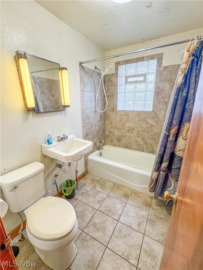 165 Piccadilly Street Campbell OH 44405