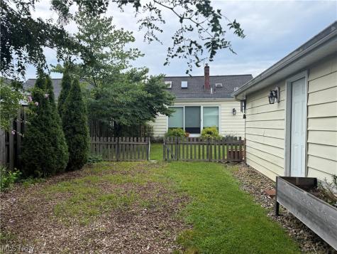 395 Beechwood Drive Willowick OH 44095