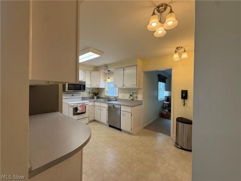 395 Beechwood Drive Willowick OH 44095