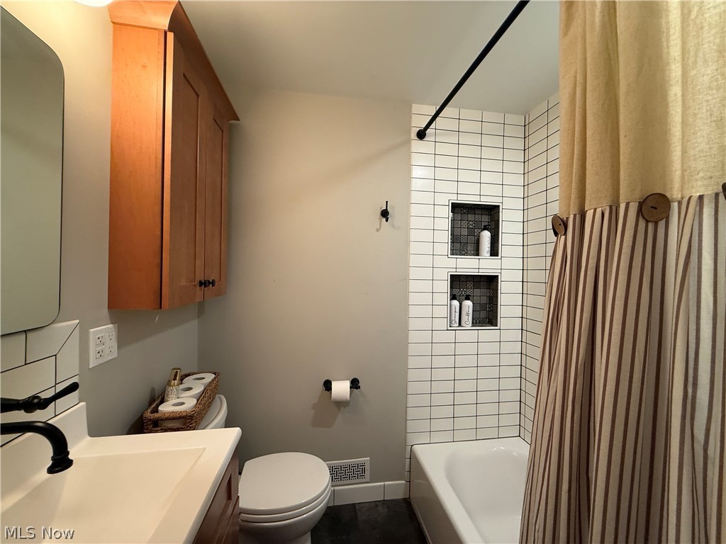 395 Beechwood Drive Willowick OH 44095