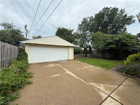 395 Beechwood Drive Willowick OH 44095