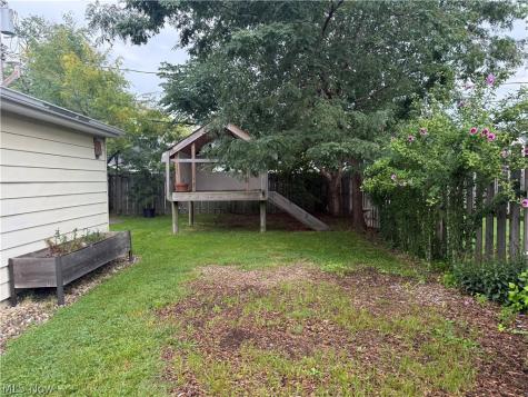 395 Beechwood Drive Willowick OH 44095