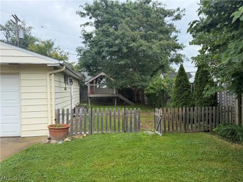 395 Beechwood Drive Willowick OH 44095