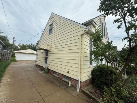 395 Beechwood Drive Willowick OH 44095