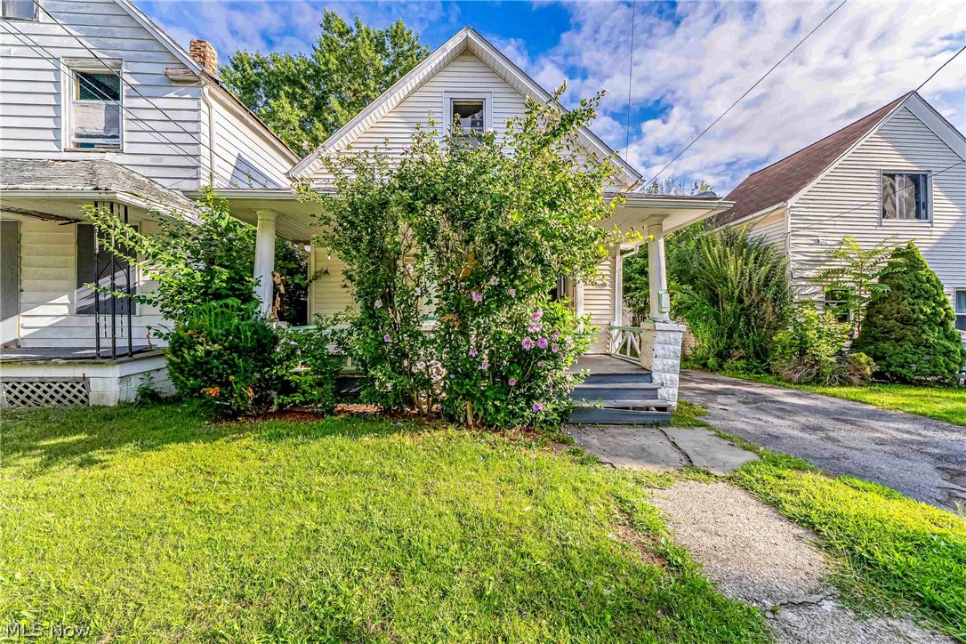 2908 Roanoke Avenue Cleveland OH 44109