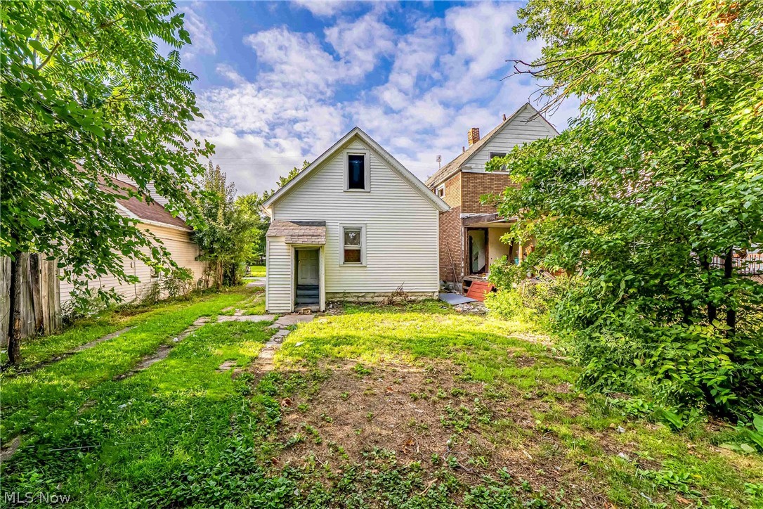 2908 Roanoke Avenue Cleveland OH 44109