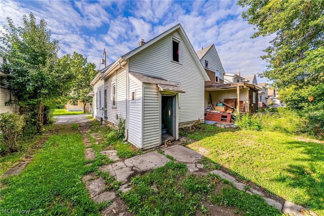 2908 Roanoke Avenue Cleveland OH 44109