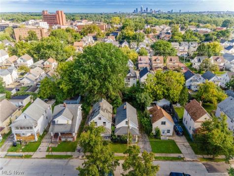 2908 Roanoke Avenue Cleveland OH 44109