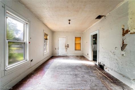 2908 Roanoke Avenue Cleveland OH 44109