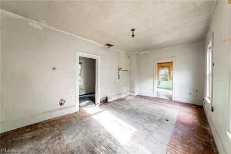 2908 Roanoke Avenue Cleveland OH 44109