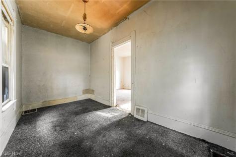 2908 Roanoke Avenue Cleveland OH 44109
