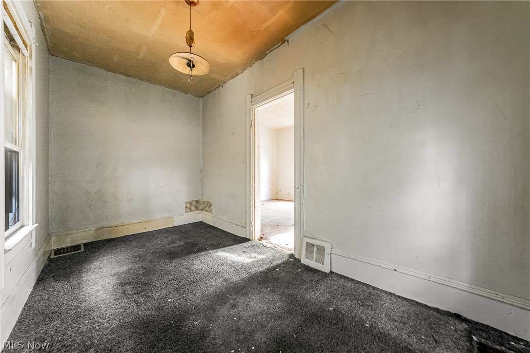 2908 Roanoke Avenue Cleveland OH 44109