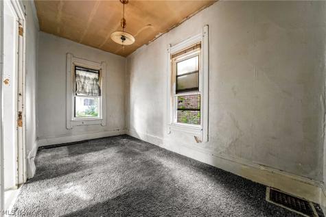 2908 Roanoke Avenue Cleveland OH 44109