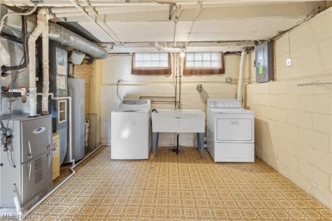 5915 Forest Avenue Parma OH 44129