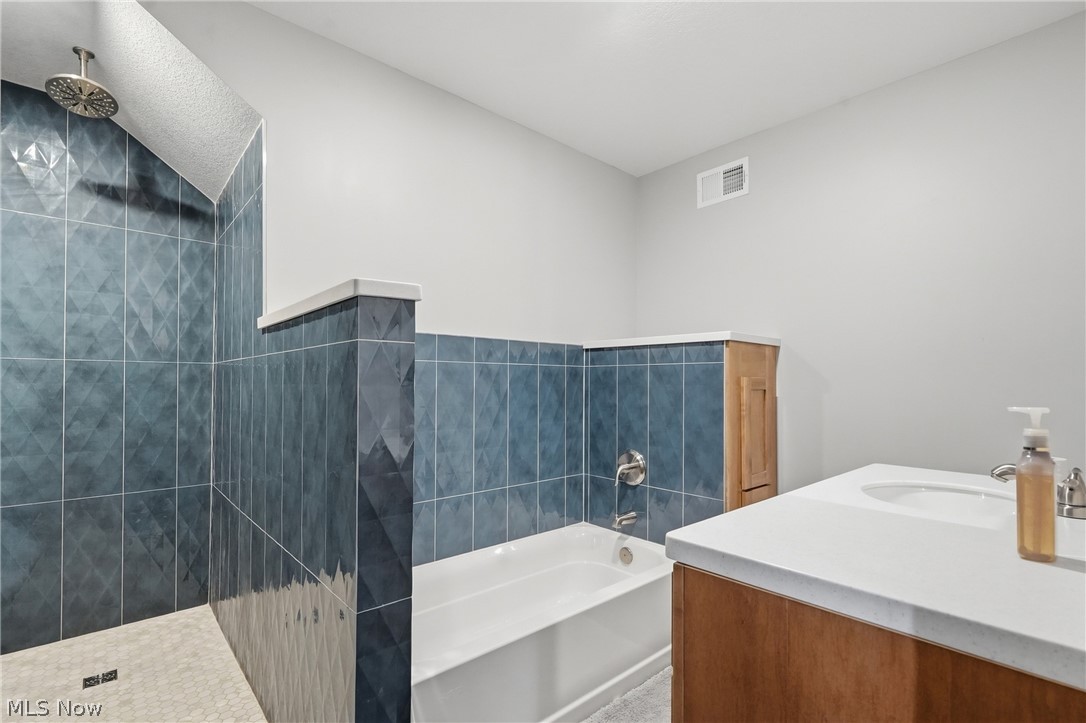 1394 Dewey Street Dresden OH 43821