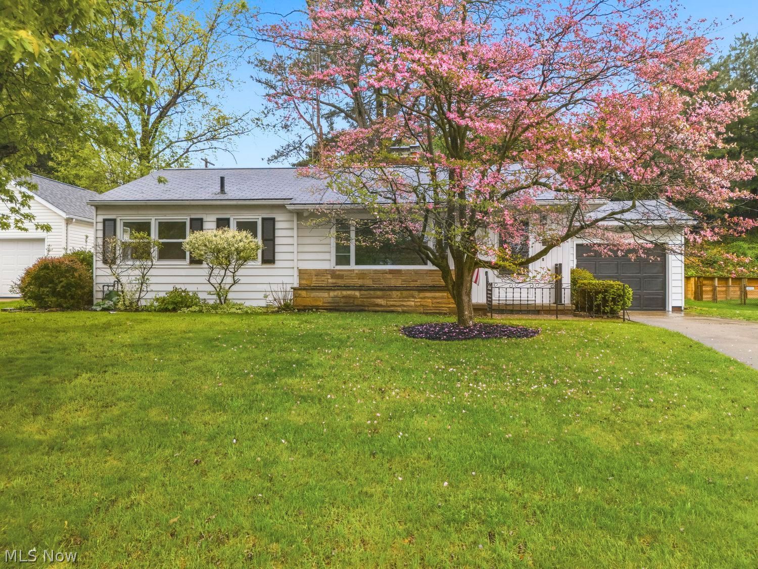Massillon OH, 1736 Windsor Road NE