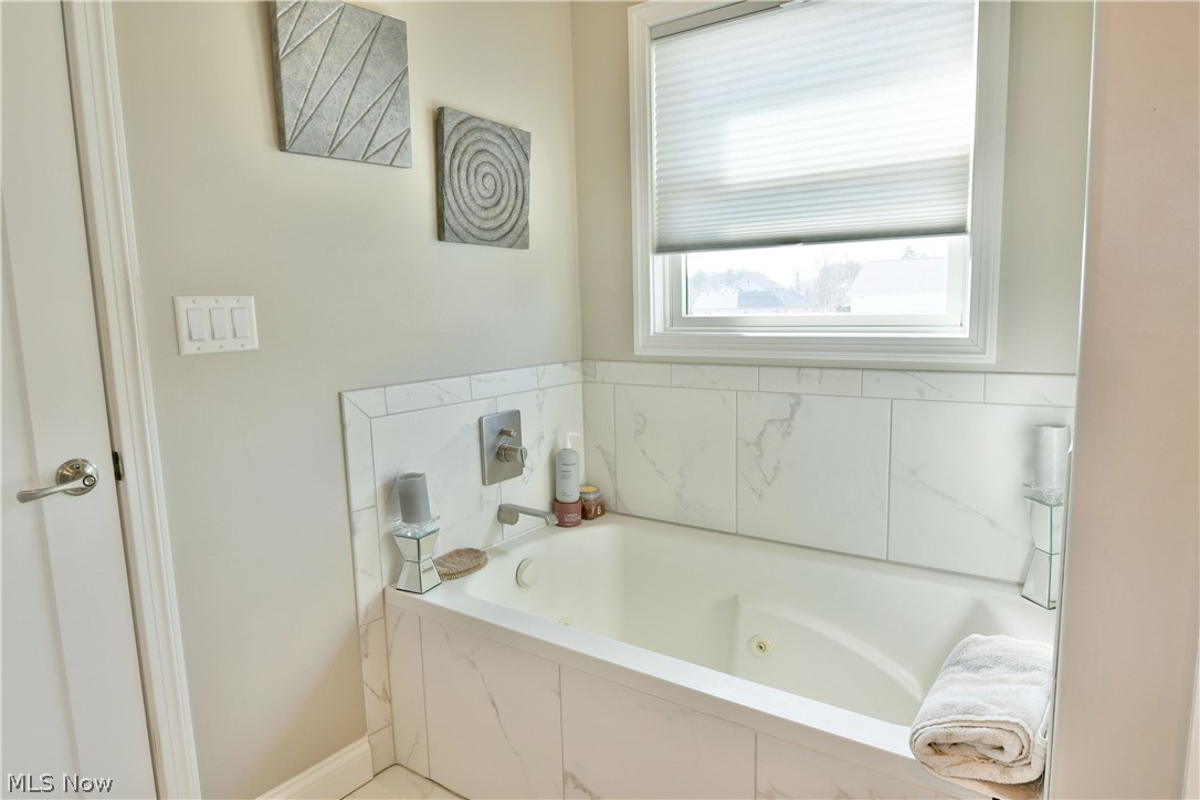 4885 Treeline Trail New Middletown OH 44442