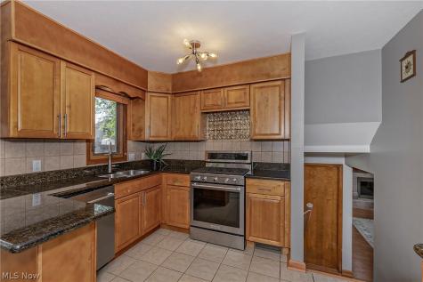 5114 Dogwood Trail Lyndhurst OH 44124