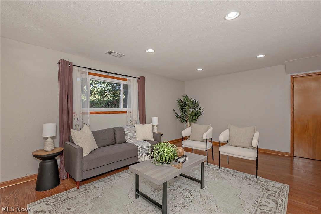 5114 Dogwood Trail Lyndhurst OH 44124
