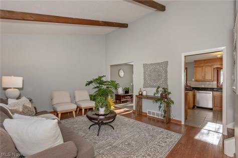 5114 Dogwood Trail Lyndhurst OH 44124