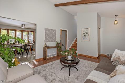 5114 Dogwood Trail Lyndhurst OH 44124
