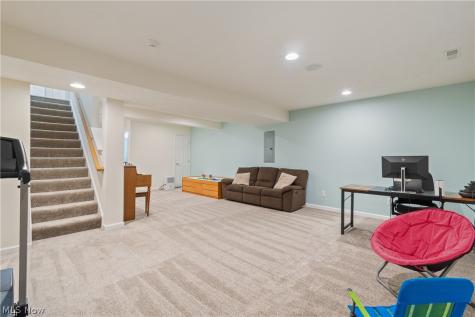 2489 Captens Street NE Canton OH 44721