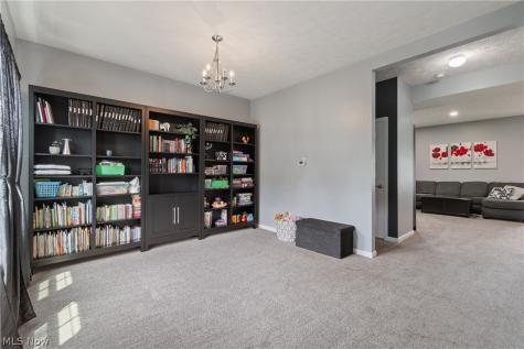 2489 Captens Street NE Canton OH 44721