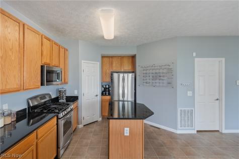 2489 Captens Street NE Canton OH 44721