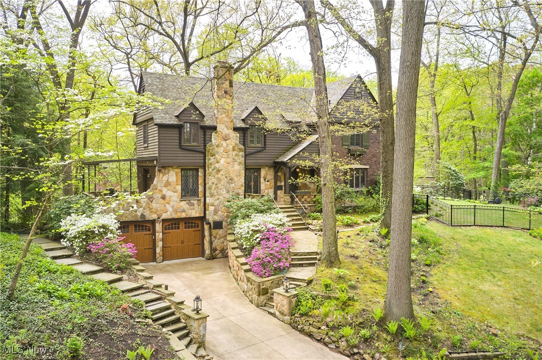 574 Woodside Drive Akron OH 44303