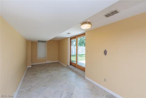 7601 Green Valley Drive Parma OH 44134
