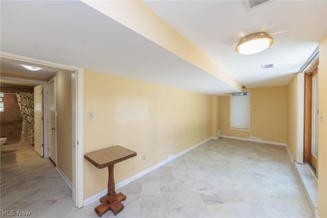 7601 Green Valley Drive Parma OH 44134