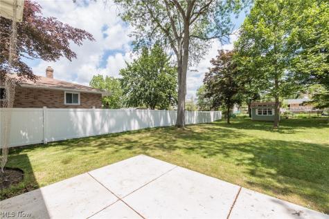 7601 Green Valley Drive Parma OH 44134