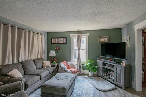 1043 Silvercrest Avenue Akron OH 44314