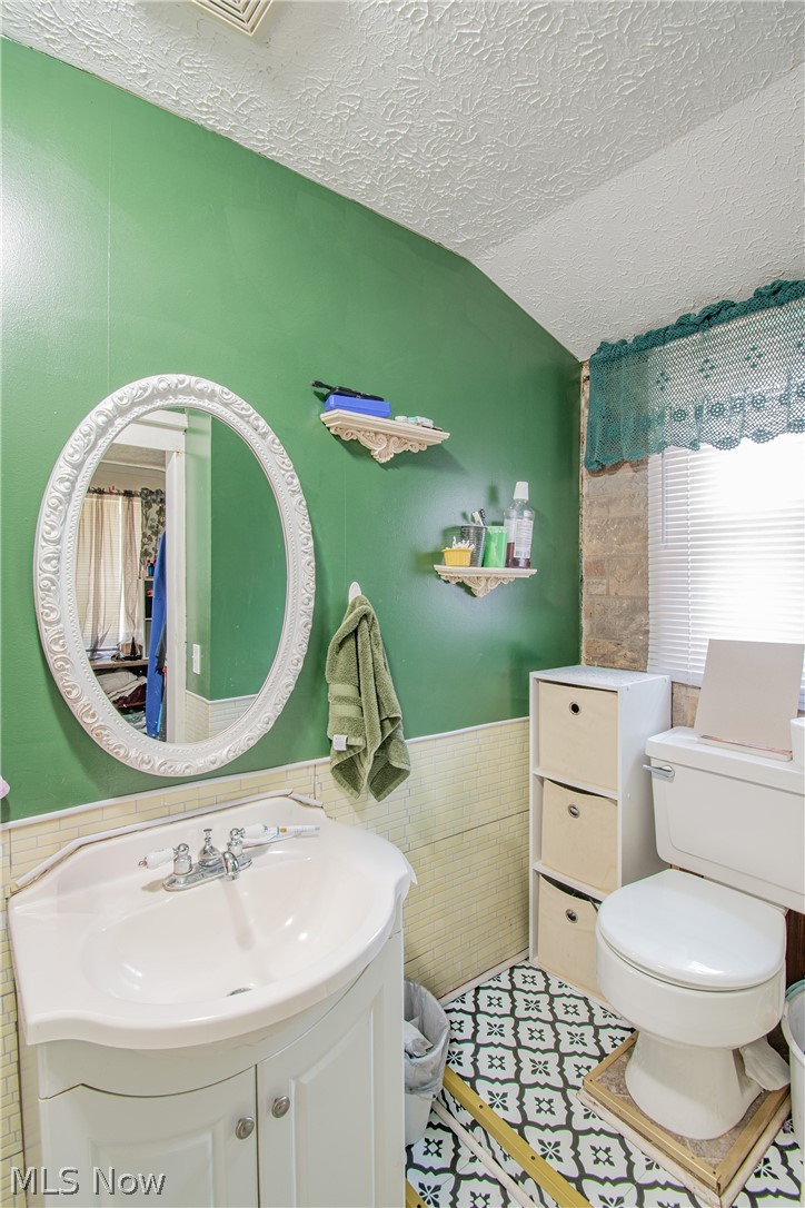 1043 Silvercrest Avenue Akron OH 44314