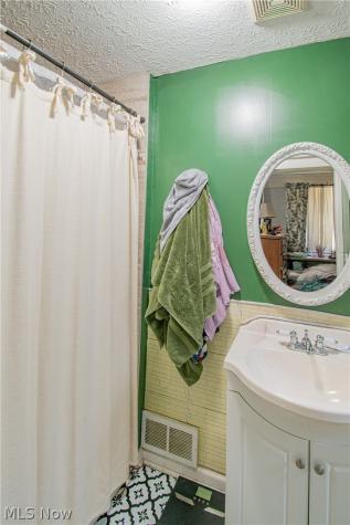 1043 Silvercrest Avenue Akron OH 44314