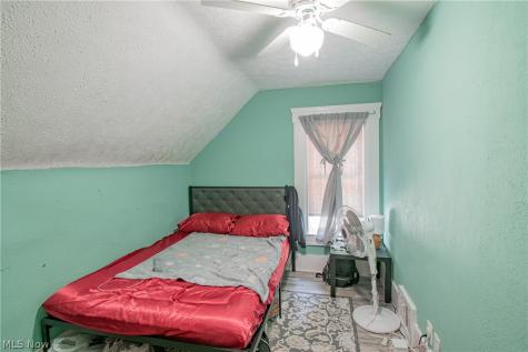 1043 Silvercrest Avenue Akron OH 44314