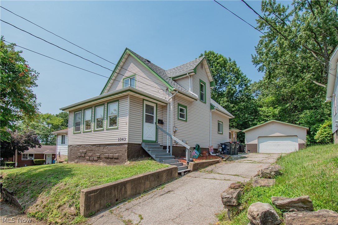 1043 Silvercrest Avenue Akron OH 44314