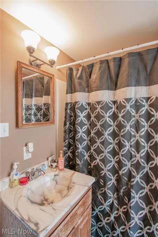 1043 Silvercrest Avenue Akron OH 44314