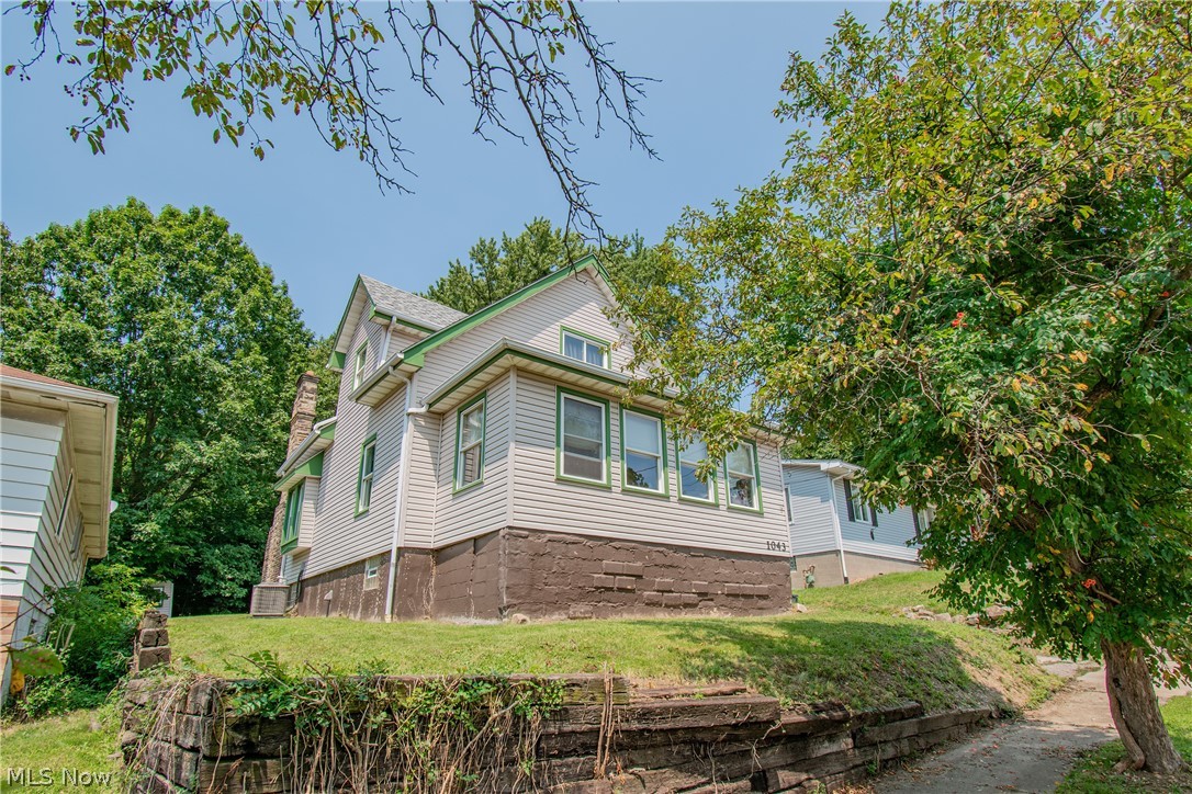 1043 Silvercrest Avenue Akron OH 44314