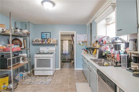 1043 Silvercrest Avenue Akron OH 44314