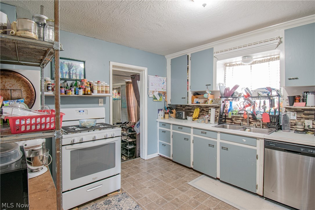 1043 Silvercrest Avenue Akron OH 44314