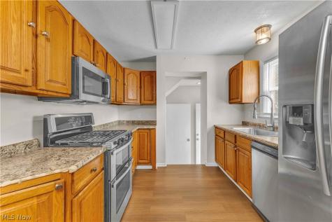 900 Eloise Drive Cleveland Heights OH 44112