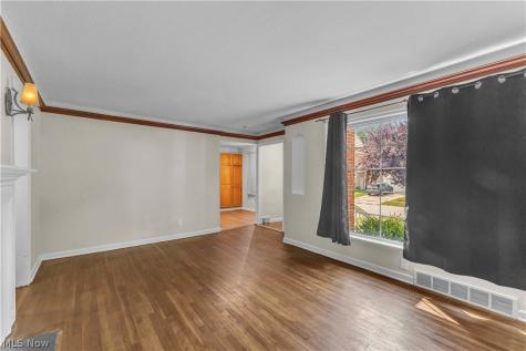 900 Eloise Drive Cleveland Heights OH 44112