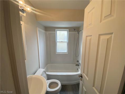 805 E 254th Street Euclid OH 44132