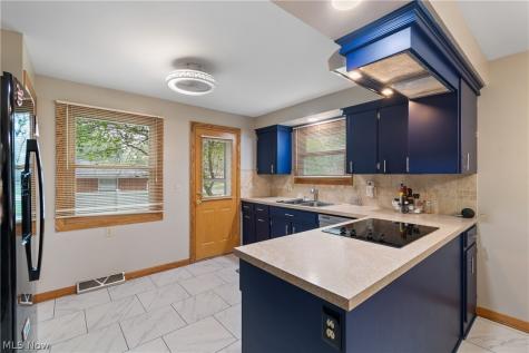 706 Bachtel Street SE North Canton OH 44720