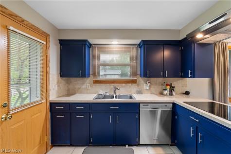 706 Bachtel Street SE North Canton OH 44720