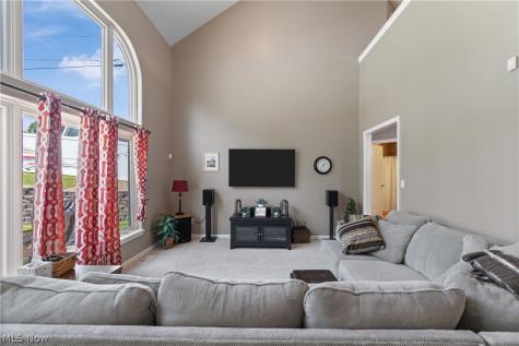 5043 Violet Knoll Avenue NE Canton OH 44705